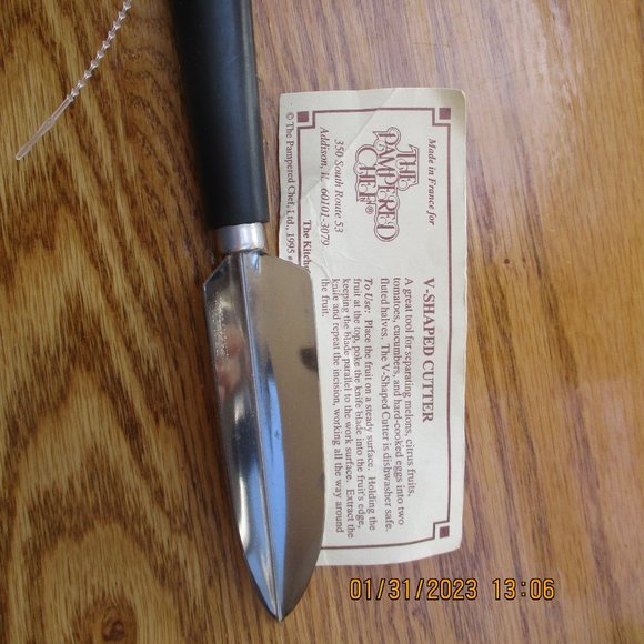 The Pampered Chef V-Shaped Cutter #1160 - Picture 2 of 3